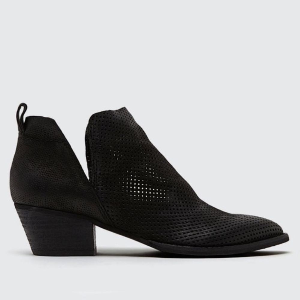 Dolce Vita Sonya perforated bootie 7.5